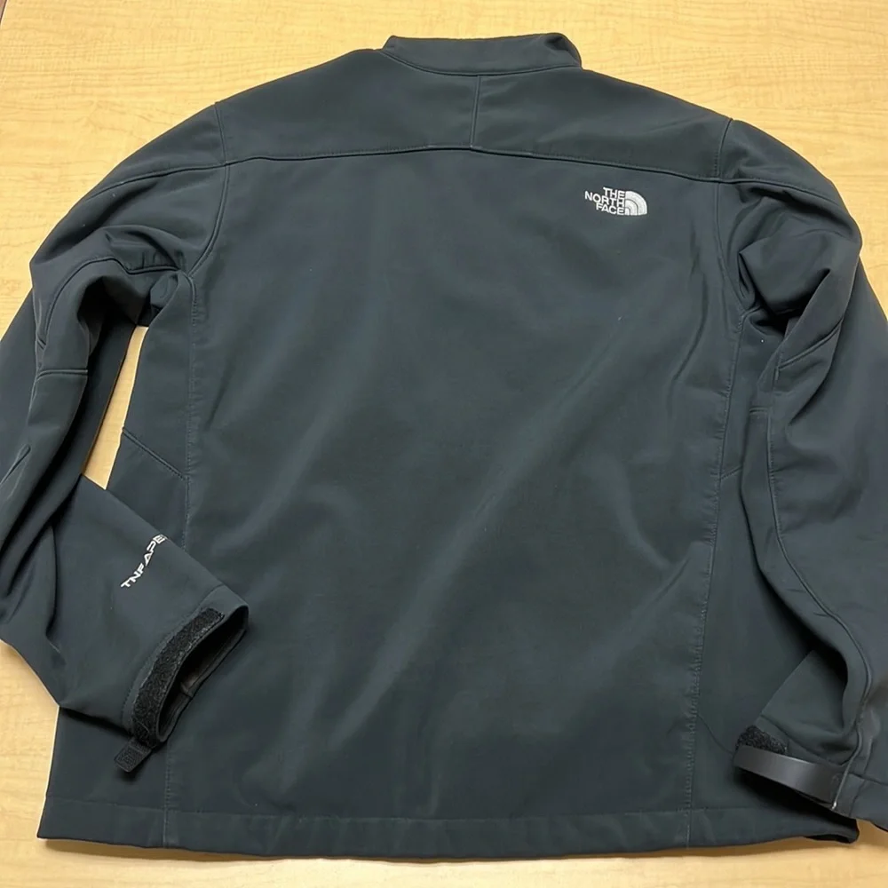 North Face zip up jacket, size‎ medium